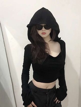 #气质范 #气场全开 #辣妹穿搭 #好身材好气质 #酷酷的小姐姐