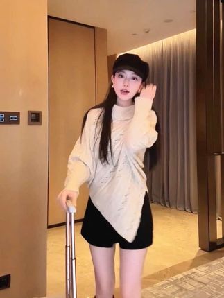 出去玩拍照贼有气质的穿搭#服装穿搭##斗篷针织衫 #大李Dali
