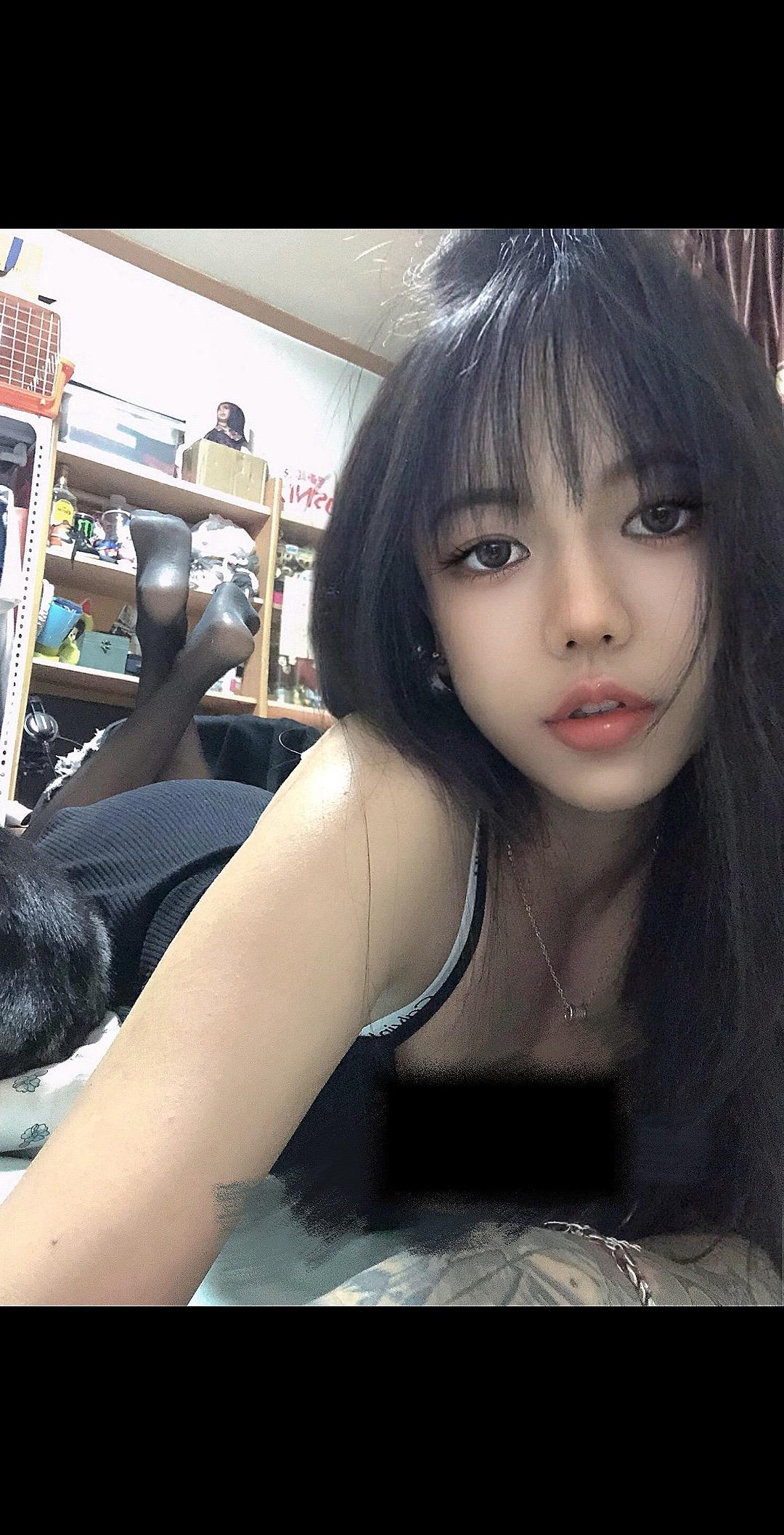 你一条作品都没有 为什么粉丝多了2个 你想我死是不是