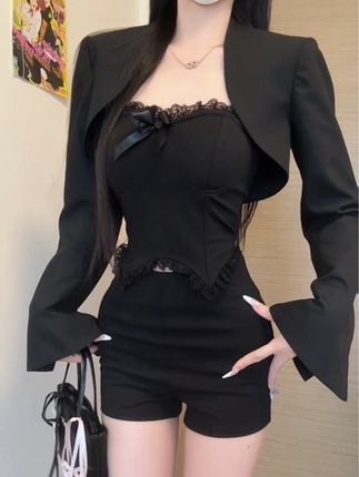 我早就说过 有些感觉只能我给你~ #显瘦穿搭 #ootd穿搭 #辣妹 #早秋穿搭