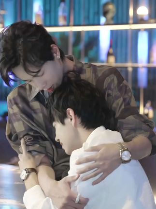 即使喊咔之后也在慢慢安抚小孩情绪