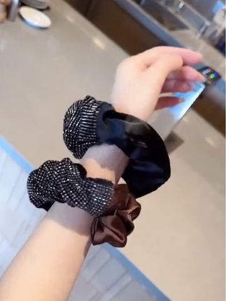 新款圣珊小香风法式网纱原创设计丝绒发绳简约百搭镶钻头绳发圈#头饰发饰 #发圈头绳 #简单好看发型 #高级感 #时尚百搭