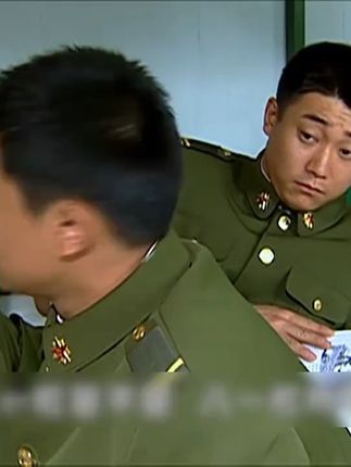 士兵突击:史今对许三多的帮助有多大,没他就没有成就兵王的三多 #精彩片段 #怀旧经典 #强烈推荐 #保家卫国 #看完不笑算我输