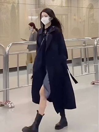 总有人嫌你不够好,也有人觉得你哪儿都好!不要踮脚尖,爱你的人自会弯腰!#穿搭 #高级感穿搭 #风衣穿搭 #外套穿搭