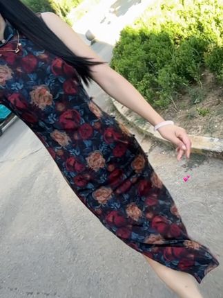 时间会筛选你身边的人,值得的人自然值得...任何关系,最后看的是良心,拼的是人品,留的是信任!在这个薄情的年代,你不必在乎失去谁,问心无愧就!#穿搭#夏季新款#旗袍