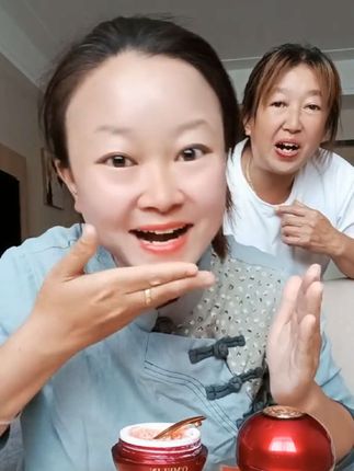 我们已经到蒙古了,北京去不了,那妈妈和女婿的心结,多带他玩一些地方你好,有没有蒙古的朋友,可以认识一下?都说我们家的龙血膏好用,提亮补水保湿,越用皮肤越好,如果你是出门,不会化妆,又要想美美的姐妹,放心入手,不会让你们失望