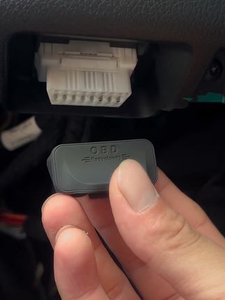 吉利车主注意一下,方向盘下方obd接口容易受水渍灰尘影响,导致连接故障,可以安装obd保护罩,有效隔绝水渍和灰尘,保护接口避免麻烦#汽车好物 #obd保护盖 #obd #爱车养护 #吉利