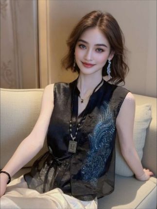 #洋气小衫 #高级感穿搭 #夏季穿搭 #美出高级感 #减龄气质