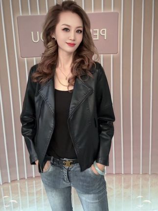 “爱自己的明媚,也接受自己的破碎,当学会爱自己时,就不再担心失去。” #穿搭 #谁穿谁好看 #高级感穿搭 #皮衣外套#早秋穿搭
