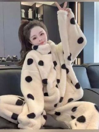 波点珊瑚绒睡衣女冬季新款加厚家居服法式保暖高领长袖长裤套装#睡衣家居服 #好物推荐🔥 #在家也要美美哒 @DOU+小助手