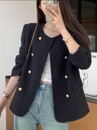 #外套 #小香风外套 #上衣 #外套穿搭 #百搭外套 @DOU+小助手 @DOU+上热门 @抖音小助手 【现货+运费险】宽松韩版双排扣小香风外套秋季西装百搭上衣ZF8022