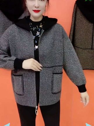 #每日穿搭 #洋气减龄 #宽松版型 #时尚百搭 #谁穿谁好看 @DOU+小助手