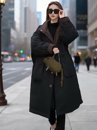 姐妹们快看,我买到了一件可以两面穿的棉服,真的太酷了!而且还是宽松版型,不挑身材,超级藏肉,一面是高级灰,另一面是卡其色,怎么穿都好看!上身又暖又时髦,冬天再也不用担心穿的臃肿还不好看了,不管是逛街还是通勤都很合适,喜欢的姐妹赶紧冲!