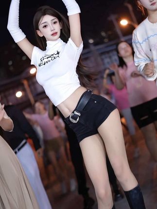 想我就给我打电话 电话号码自己猜 #完美身材 #大长腿 #舞蹈 #美女 #慢动作 @DOU+上热门
