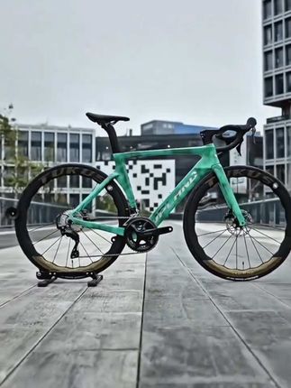 UPLAND阿普兰r70超轻全碳纤维自行车公路车,机械24速 油压碟刹骑行#阿普兰r70 #全碳纤维公路车 #阿普兰公路车 #竞赛公路车#骑行