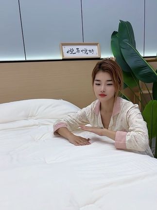 #子母被 再也不用换季搬被子了,这款拉链子母被,冷了拉上是厚的,热了拆开是薄的,孩子盖子被,大人盖母被,省空间还实用,选它准没错!#床上用品 #被子 #子母被二合一拉链款 #源头工厂
