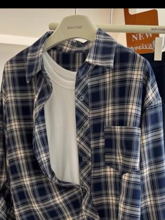 复古格子衬衫【杭州好货】复古英伦风深蓝色格子衬衫女宽松长袖衬衣春秋新款上衣#衬衫#格子衬衫#百搭长袖衬衫#格子衬衫#爆款热卖中 @DOU+小助手 @DOU+上热门