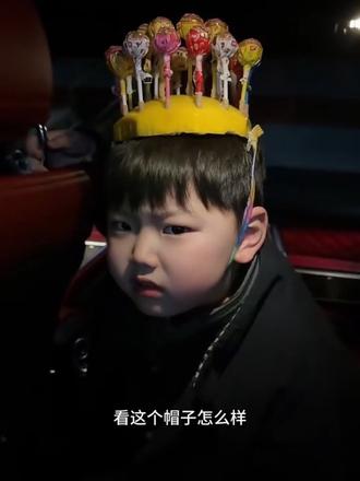 今天毛豆幼儿园疯狂发型日。看看做的帽子怎么样#21金维他