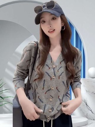 #温柔穿搭 #高级感穿搭 #极简穿搭 #上衣穿搭 #谁穿谁好看