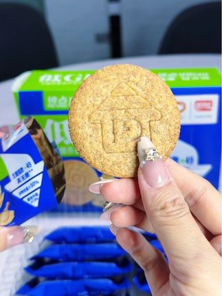 现代人懂的养生了 吃零食也一味的注重了 粗粮饼干 谷物类 就是平时相比其它 重油重盐重糖的零食 好很多了 #健康零食 #理性消费 #无添加 #零食分享
