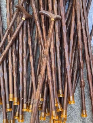 鸡翅木防滑拐杖,实木材质,结实耐用,给老人最贴心的陪伴#拐杖#适老化产品#孝敬老人#匠心制作