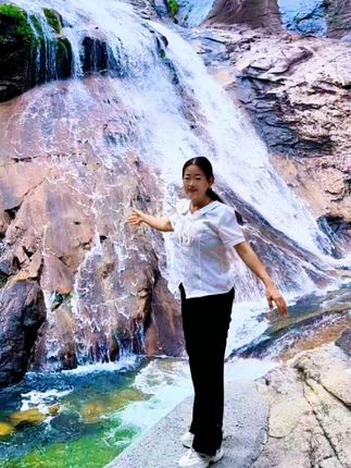 站在瀑布前,感受大自然的震撼与清凉!🌿💦 #好山好水好心情 #网红瀑布