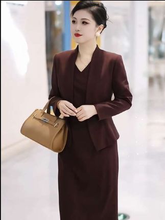 西装职业女裙套装职场轻熟风无袖连衣裙两件套喜婆婆喜妈妈婚宴装#婚姻装#喜婆婆喜妈妈婚宴装 #好看又时尚 @DOU+上热门 @DOU+小助手