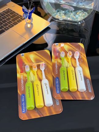 #儿童牙刷 家有孩子刷牙不干净的,可以试试这款儿童凸面牙刷,它是三层阶梯式的,包裹性更强,外观也很好看#凸面牙刷 #牙刷#山型牙刷 #种草