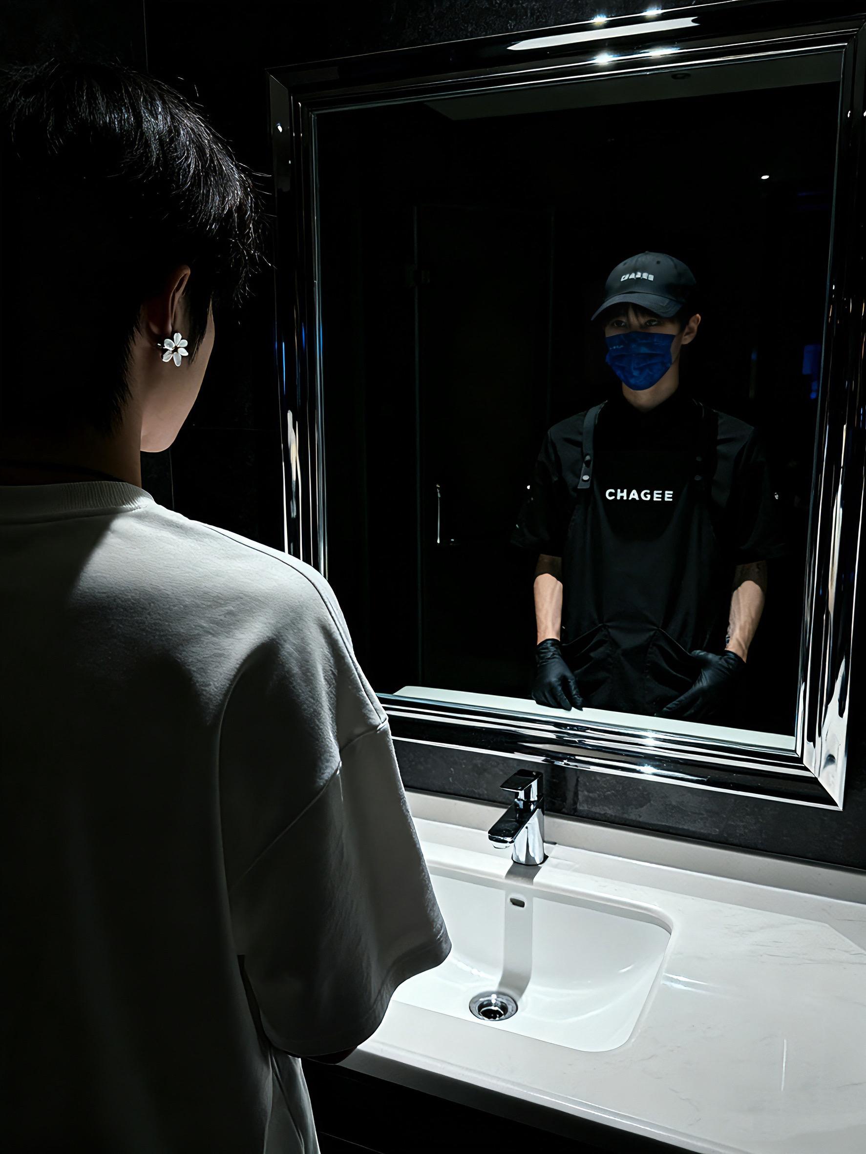 看不清我的脸 感受到我的气质也行.#霸王茶姬#摩羯座