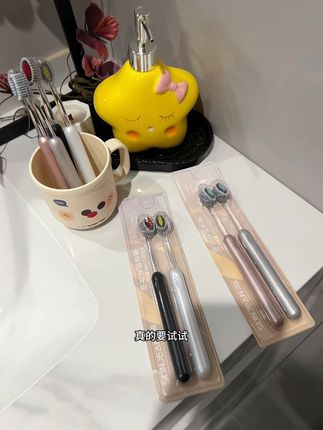 姐妹们,牙刷一定要定期更换,不然真的很容易滋生脏东西!这款#凸面牙刷 刷的又快又干净巨舒服!关键价格也很划算,刷到放心冲#牙刷 #刷牙安排一下 #山型凸面牙刷 #超便宜超划算