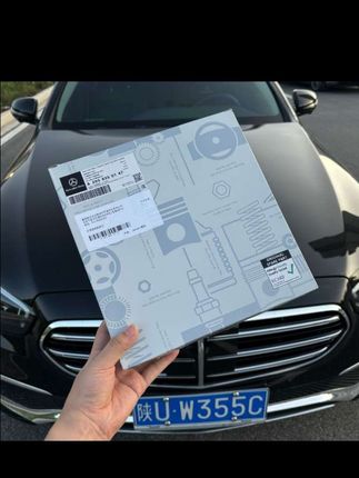 奔驰的空调滤芯四到六个月就要更换一次了,是不包含在基础保养里面的,学会自己动手更换既省时又省钱  #空调滤芯 #滤芯