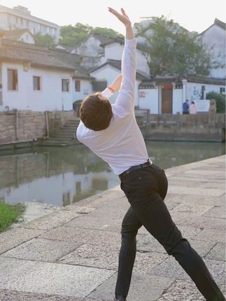 能不能再为你跳一支舞#白狐#正装 #好身材 #背影杀 #李解舞蹈
