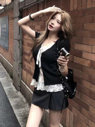 #美式甜酷风蕾丝拼接v领短袖t恤女夏季独特修身显瘦短款假两件上衣#假两件上衣#夏季独特新款#穿搭分享日记