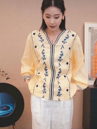 CHENSMCHEN 100亚麻复古V领刺绣衬衫女时尚宽松显 #陈什么陈 #高级感穿搭 #亚麻衬衫 #轻奢女装 #早秋新款