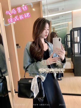 气质蕾丝v领长袖连衣裙法式收腰显瘦黑色长裙#在时装周看见东方美#变美的捷径就是跟着博主学穿搭#秋冬穿搭新鲜感在线