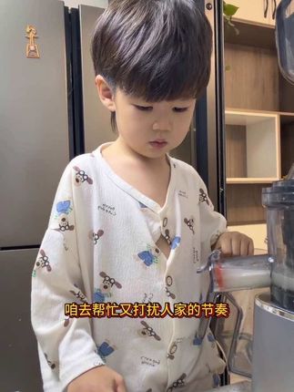 爸爸受伤在家带娃一天都干些什么 #00后带娃#爸爸带娃 #孩视宝#护眼灯 #孩视宝护眼灯