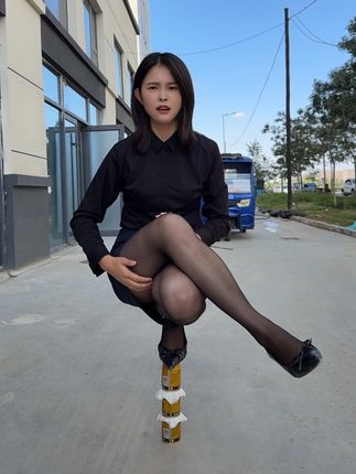 #大长腿 #高跟鞋 #蹲红牛