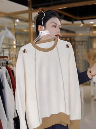 【中環集團香港倉】68221#时尚T恤2025秋百搭设计休闲潮流上衣#时尚T恤#百搭上衣 #百搭卫衣#初秋新款