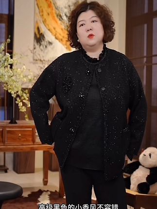 金雀绫小香风外套,喜欢的姐妹可以去拍,115到200斤都能穿。#谁穿谁好看 #遮肉显瘦穿搭 #洋气穿搭