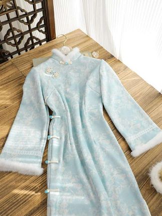 #旗袍自由 #旗袍的破与立 #不止于服饰,更是一种文化叙事与女性表达 #旗袍的韵味有多足 #旗袍的东方清冷美太绝了