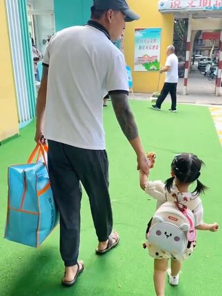 幼儿园小朋友裤子穿错了😂😂😂#九月份入园 #缝制姓名贴