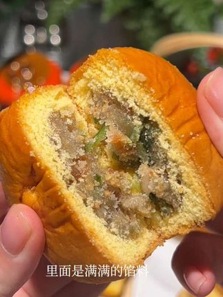 这可不是普通的月饼,这是酥上煌蛋月烧月饼!皮薄馅大,金黄煊软,馅料满满,多种口味#强烈推荐 #好物推荐🔥 ##太好吃了 #零食推荐 #蛋月烧月饼