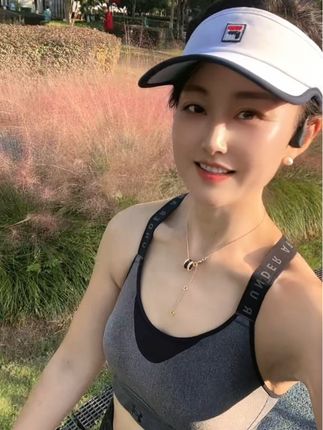 随和是素质,低调是修养,善良是人品。良心是底线,相处靠真心,深交靠真诚,任何相处走到最后,拼的都是人品,你能走多远,最终取决于你的人品。