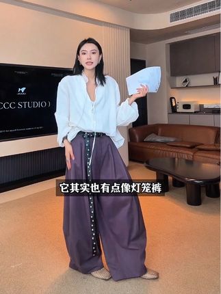 紫色莱赛尔混纺弯刀廓形阔腿休闲裤,颜色超级好看,裤脚微收的设计,灯笼裤型,上身可以搭西装衬衫毛衣,很百搭而且颜色很惊艳#jccc影子 #阔腿休闲裤 #高级感穿搭 #舒适穿搭 #ootd穿搭