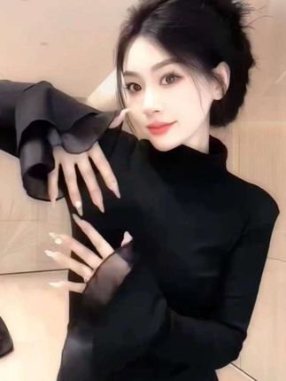 蛇骨纹爆款气质时尚修身喇叭袖设计女神范修身高领设计打底衫潮#秋季新款#洋气时尚又百搭 #打底衫#内穿外搭都好看 #张予曦毕雯珺真拍了红裙抱