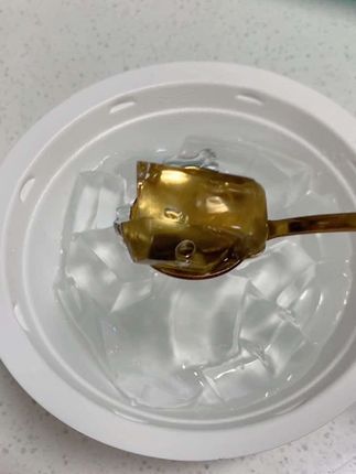 只需有开水和#白凉粉粉 就能在家做出冰凉爽滑的#冰粉 #白凉粉 #白凉粉的100种吃法 #自制冰粉