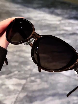 #墨镜一戴谁也不爱 #时尚太阳镜 #辣妹必备 #酷女孩穿搭 #又酷又飒