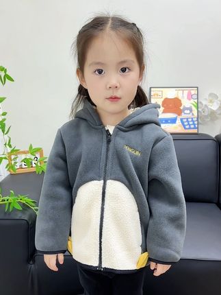 原以为是我教会她长大 后来才发现是她用纯粹的爱 治愈了我每一个疲惫的瞬间 #谁穿谁好看 #高品质童装 #潮童必备 #生女儿就是用来打扮的 #儿童外套