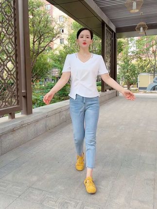 天丝软牛仔烟管牛仔裤,夏天薄款哦,能穿到200斤,真的太显瘦了,超柔软弹力很大,特别适合腿粗胯宽的姐妹,我穿的八分裤#遮肉显瘦 #夏季牛仔裤 #夏季薄款牛仔裤 #百搭裤子