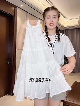哇塞这条公主裙镂空小设计+精致刺绣,还有脖子上那圈珍珠,细节感拉满!A字蛋糕裙型超显干净,跑起来还凉快~ 海边草地拍照直接出片闭眼冲就完事儿!#生女儿就是用来打扮的 #女童连衣裙 #轻薄透气 #面料柔软舒适 #高品质童装